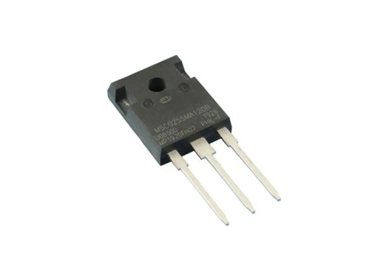 IC은 홀 TO-247-3을 통하여 MSC015SMA070 트랜지스터 엔-채널 700V 131A 400W를 자릅니다